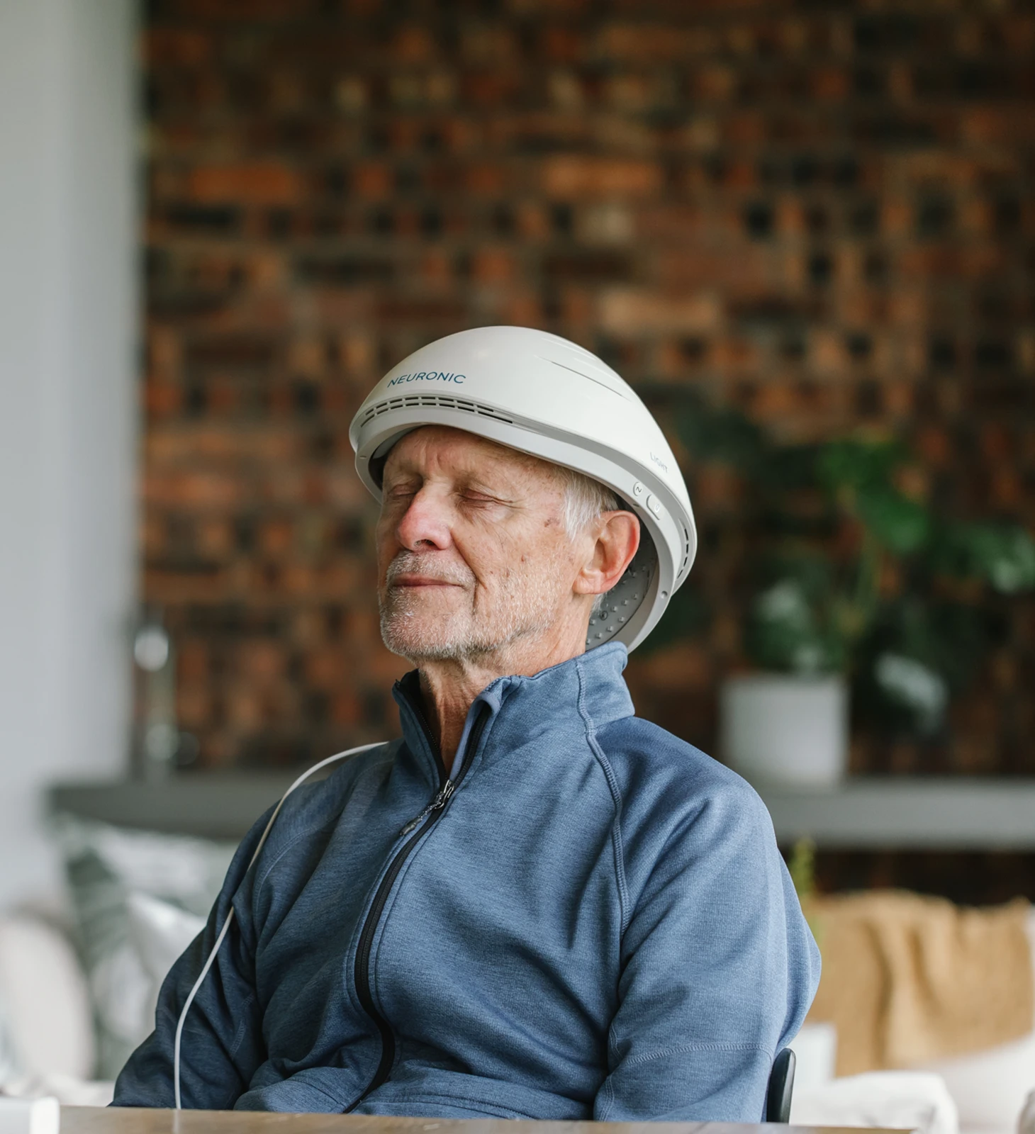 Neuronic Light Device