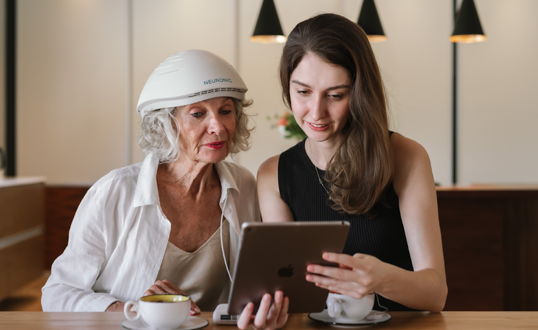 Neuonic transcranial Photobiomodulation device for brain health with light therapy