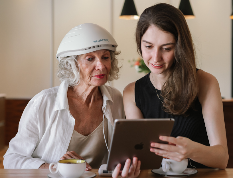 Neuonic transcranial Photobiomodulation device for brain health with light therapy