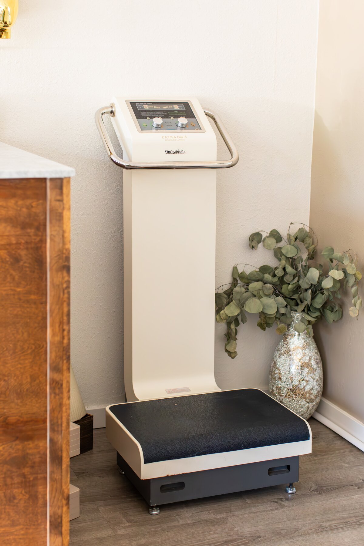 TurboSonic sonic vibration platform at ETERNA HAUS